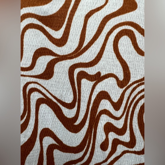 🍬NWT! Caramel Swirls Ruched Blouse - Picture 6 of 6